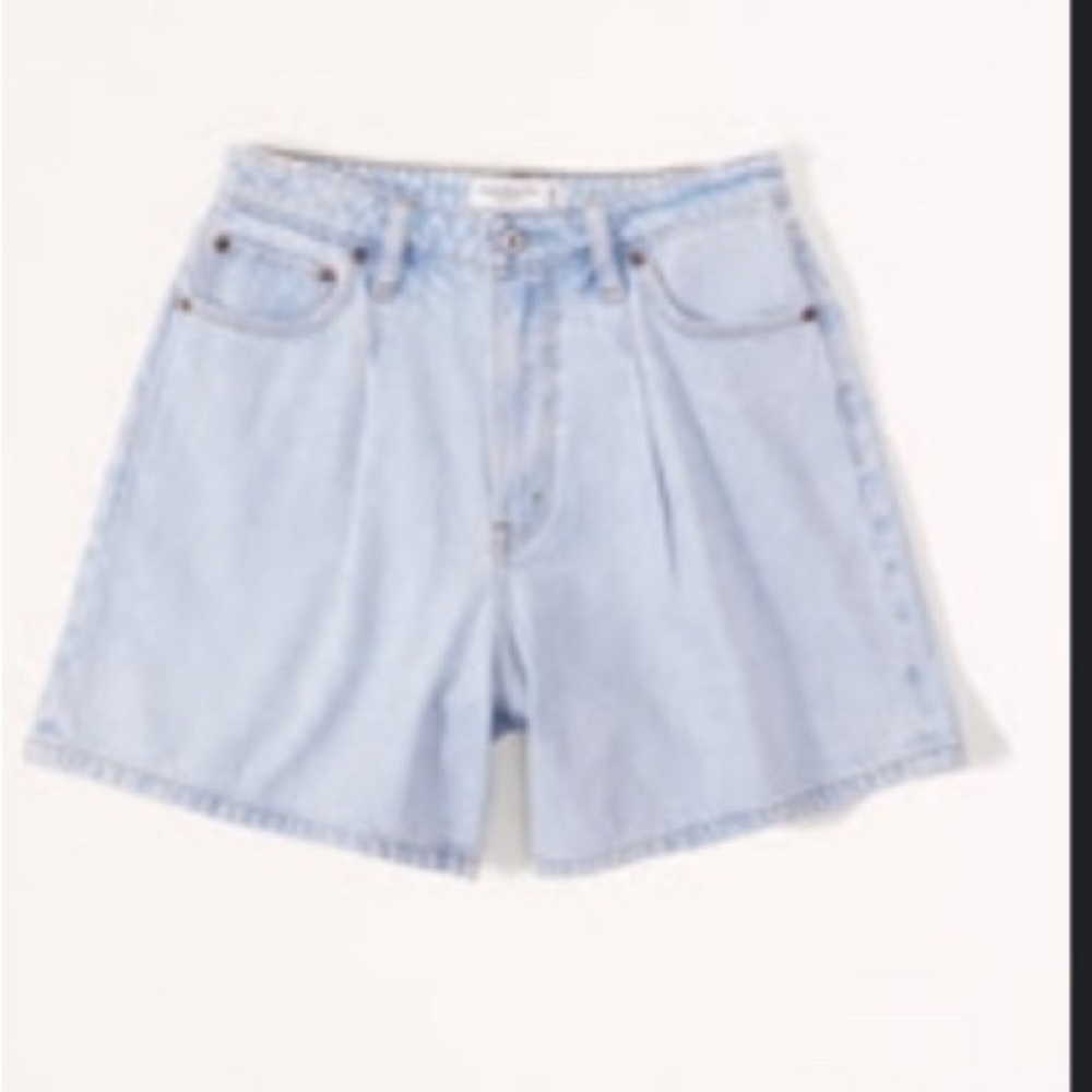 The Abercrombie the Loose Short (Curve Love)
